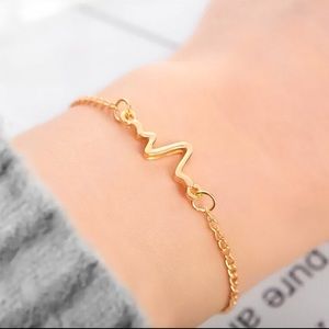 💜10/$25💜NEW Gold ECG Charm Simple Bracelet